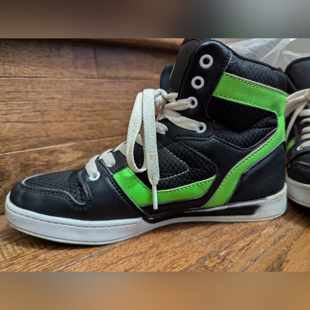 Black high top sneakers with neon green stripes men's Size 6 / youth 6 - Picture 4 of 13